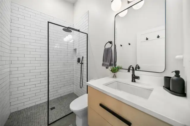 Office/flex space 3/4 bath