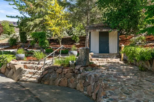 Extensive landscaping