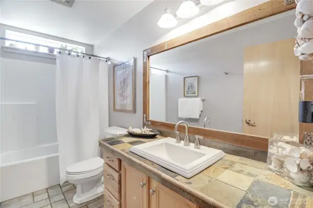 second full bath located between two bedrooms