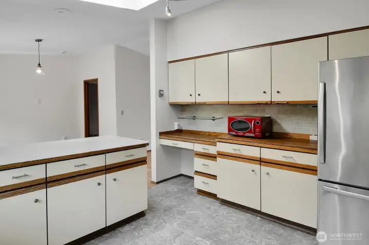 All cabinets have pull out shelving.