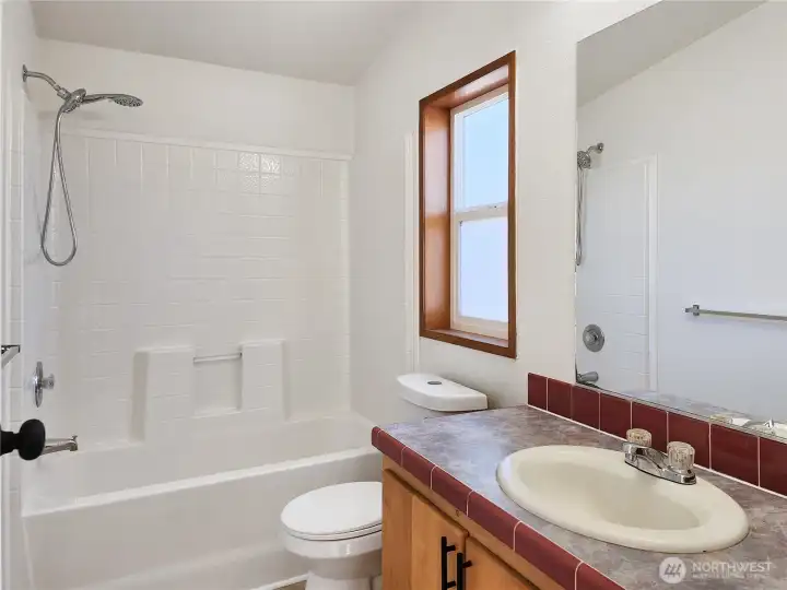 Hall / guest bath.
