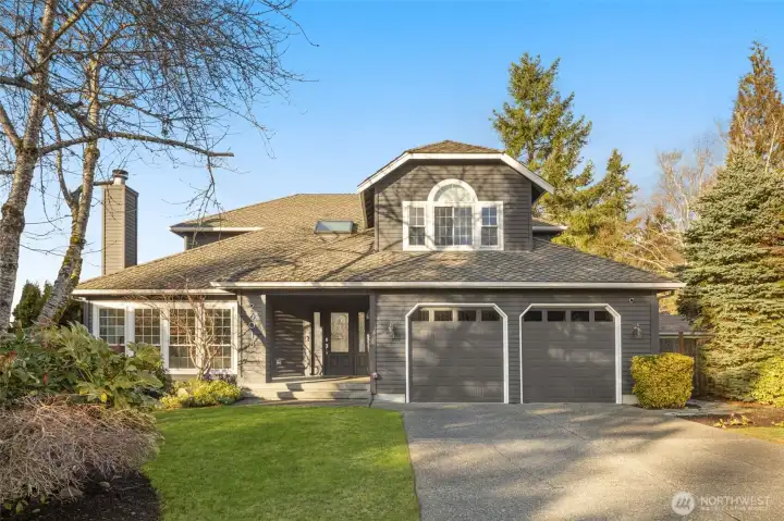 2860 SF home on a nearly 10K SF lot