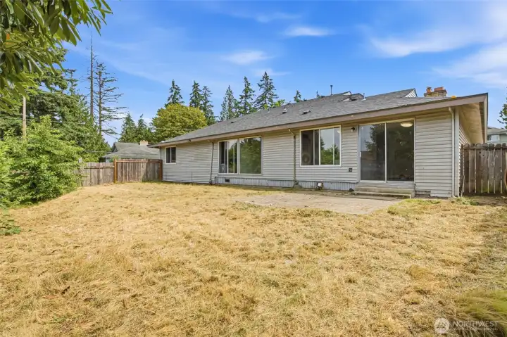 Spacious private backyard perfect for entertaining!
