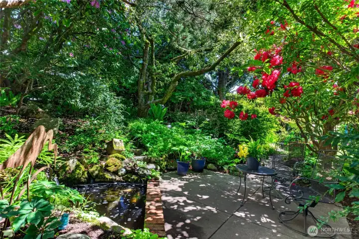 Enjoy your morning coffee or evening cocktail while relaxing next to the pond.