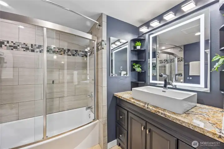 Upper bedroom ensuite bathroom