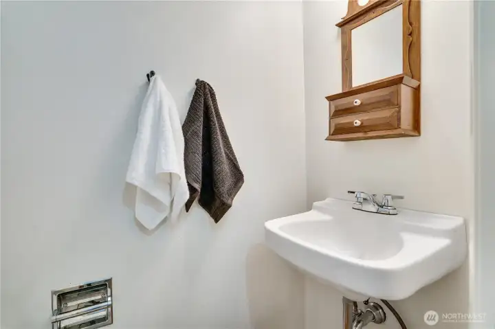 Conveniently located near the kitchen, the half bath offers added functionality for daily living and guests. Conveniently located near the kitchen, the half bath offers added functionality for daily living and guests.