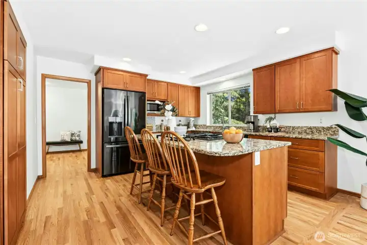 Eat-in Kitchen Eat-in Kitchen
