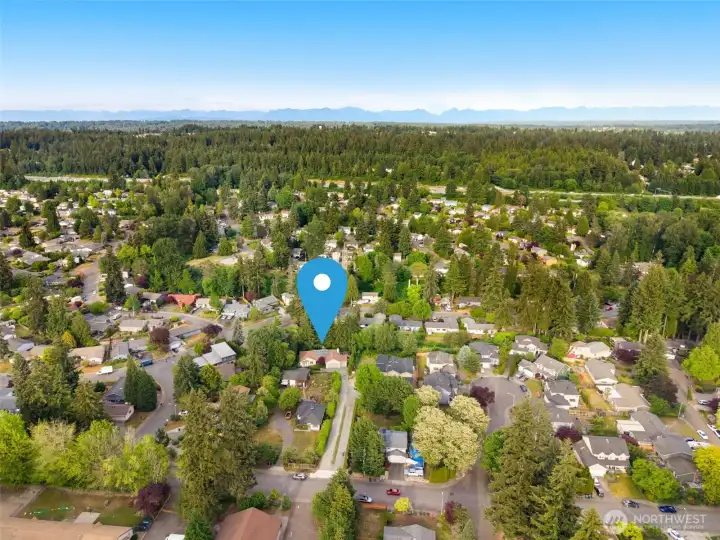 Easy access to downtown Kirkland and freeways! Easy access to downtown Kirkland and freeways!