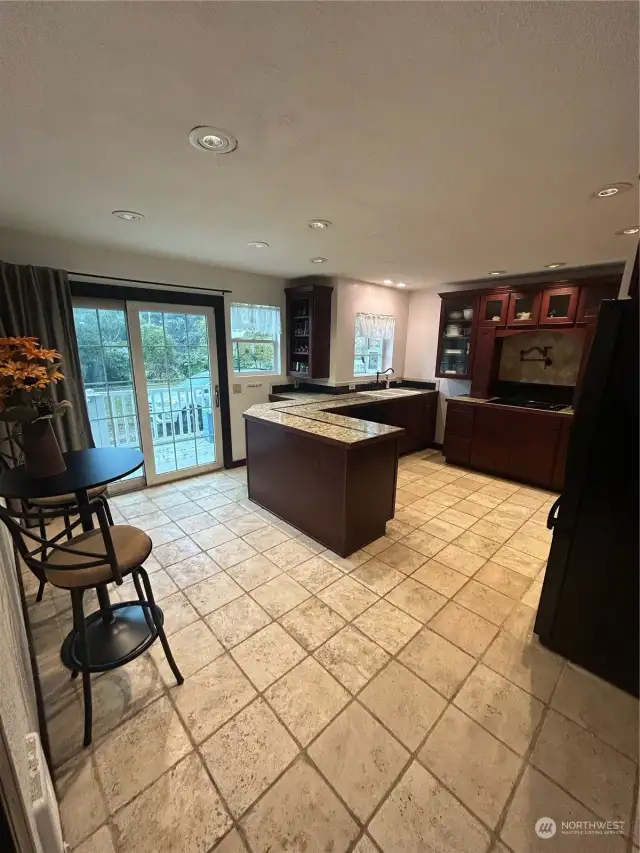 Kitchen/Eat-in Dining area