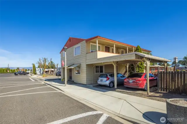 Upper level units have covered balconies with views of Kittitas and the surrounding countryside.