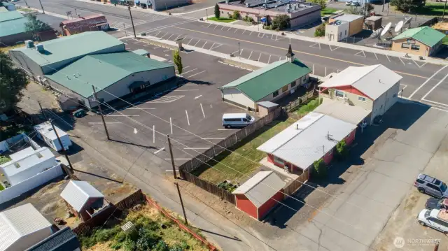 Centrally located near parks, schools, library, city hall, restaurants, and more. Its also only 10 minutes to Ellensburg and CWU.