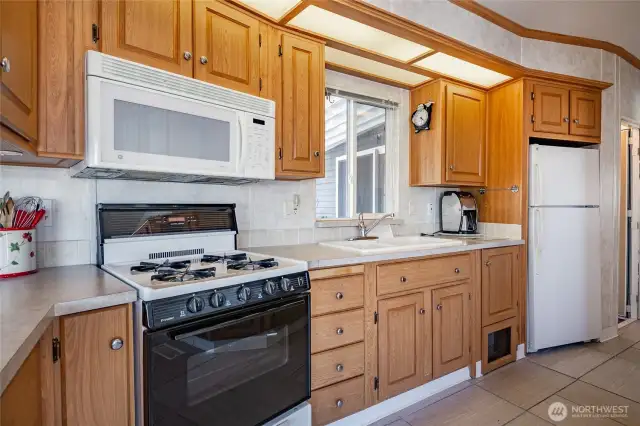 Natural gas stove and forced air heat