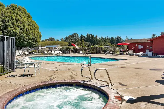 Pool & Jacuzzi