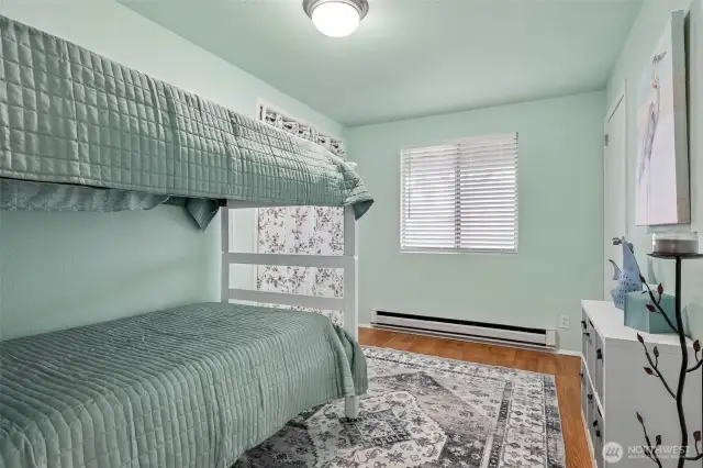 Entry level, 1st guest room.