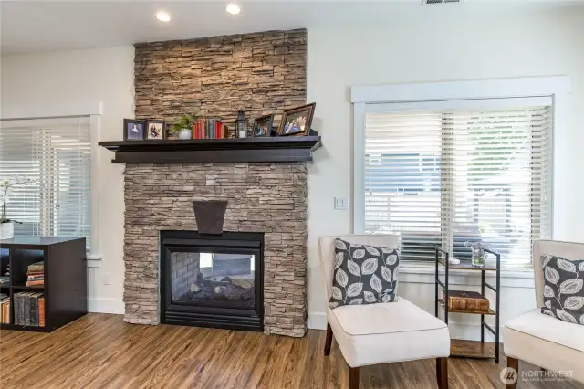 Double-sided fireplace