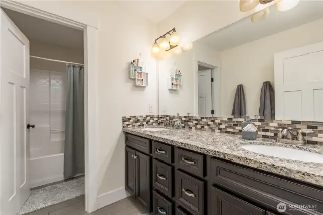 Full hall bathroom upstairs