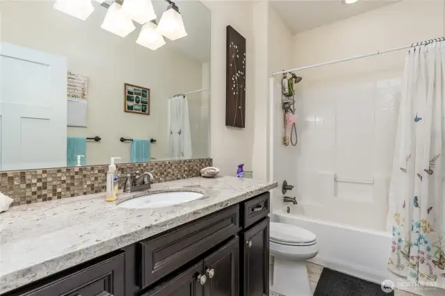 Full bathroom in the apartment