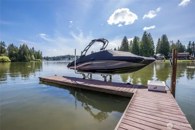 Private dock with boat lift on Lake Tapps