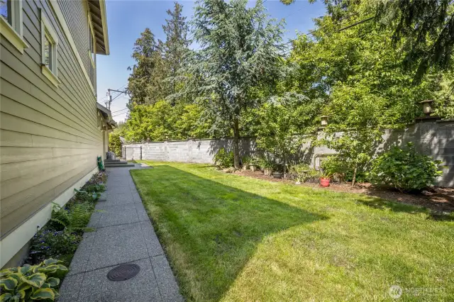 Side yard - steps lead to apartment's private entrance