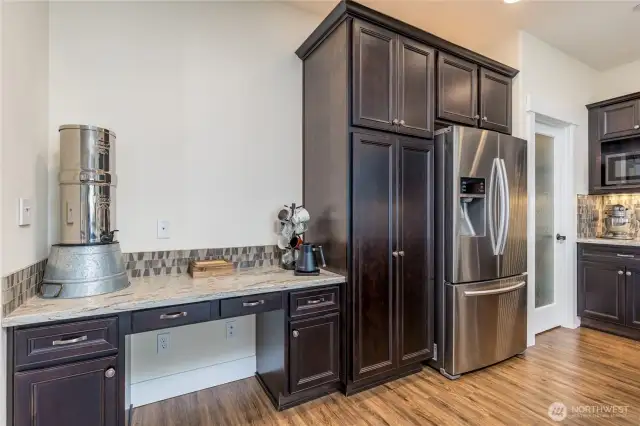Built-in desk in the kitchen