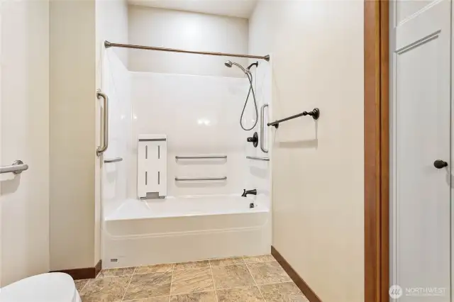 Primary Bed Full Bath