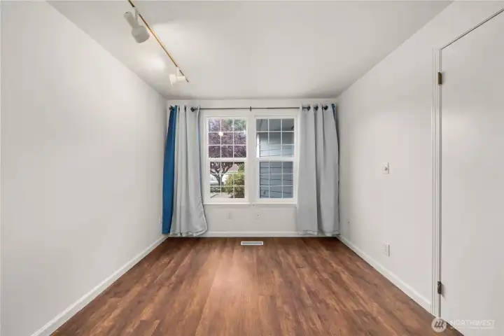 Guest bedroom.