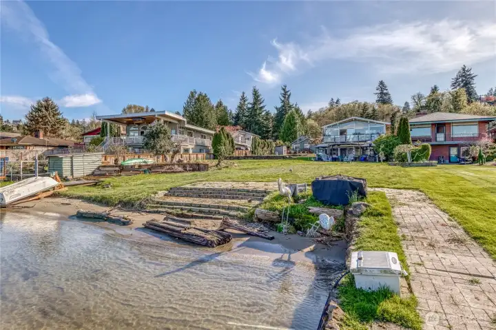 Private Beach- 30ft of Lake WA frontage