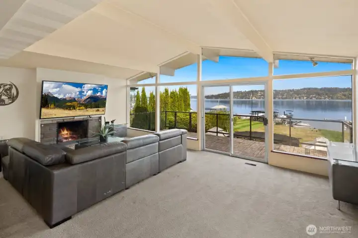 Wood burning fireplace, Vaulted Ceiling