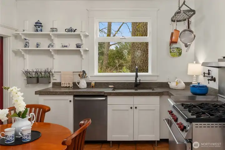 Main house kitchen with Wold range