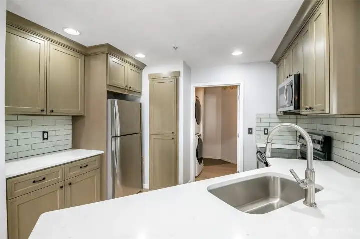 Gorgeous Kitchen - new Quartz countertops & backsplash!