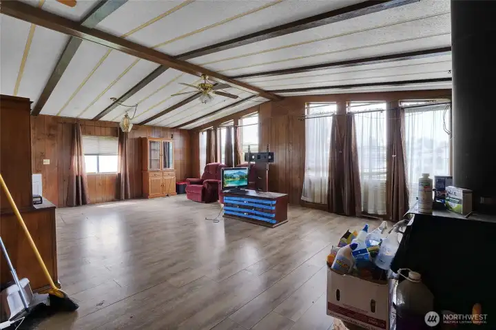 Spacious living room