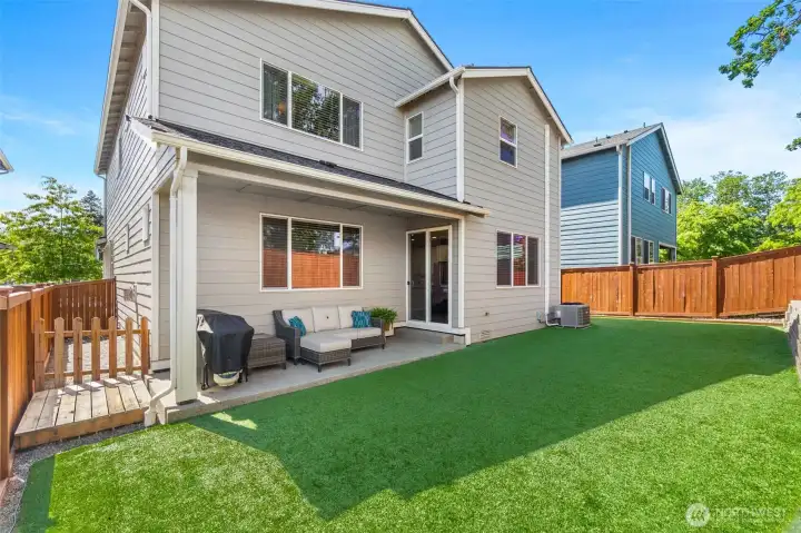Low maintenance artificial turf