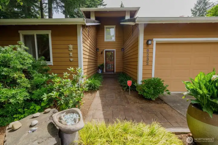 1,899 sq.ft. rambler in Black Lake Park.