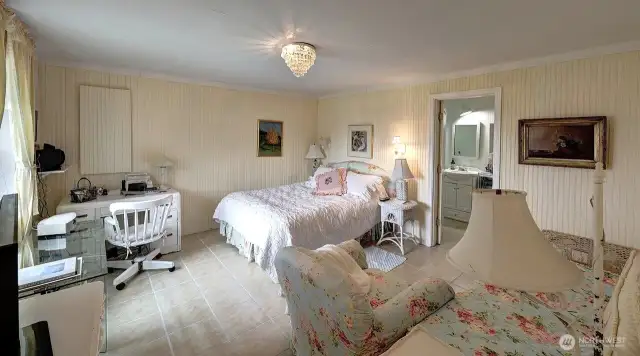 Lower level guest suite