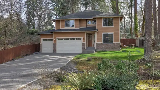 Experience the perfect blend of comfort & elegance in the beautiful home featuring hardwood floors, an inviting gas fireplace, and an open-concept design that maximizes space & natural light.