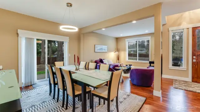 2,800 sqft custom-built home features main floor formal living & dining room with hardwood floors throughout. Spacious for entertaining yet comfortable for relaxing.