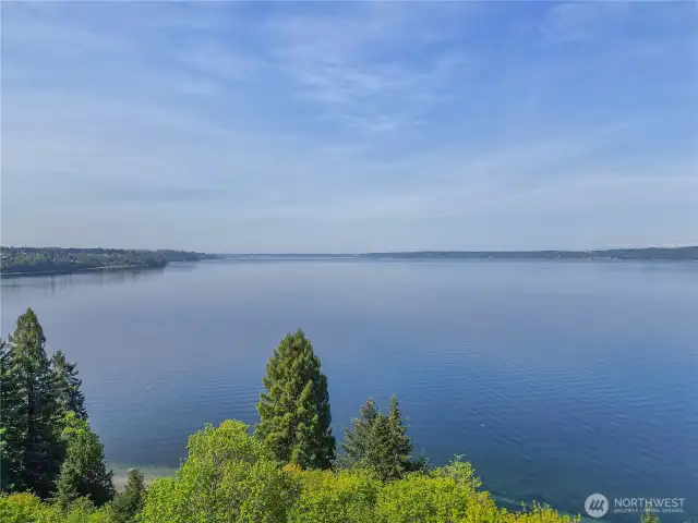Stunning Puget sound and Olympic Mountain views to enjoy when homes are built here.  This property is ready to build.  Dont wait for offer.  Everything is in to City of Des Moines and approved