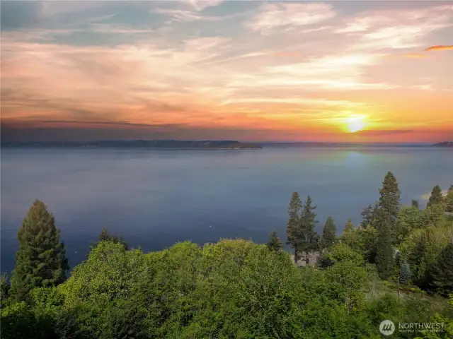 Wow amazing sunset views also from your deck