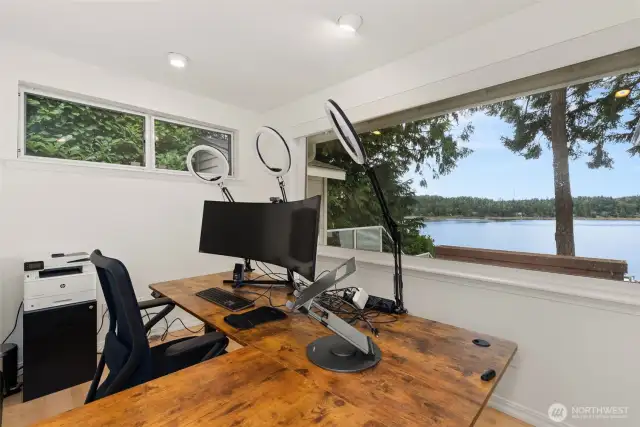 Office or possible 4th Bedroom w/a VIEW
