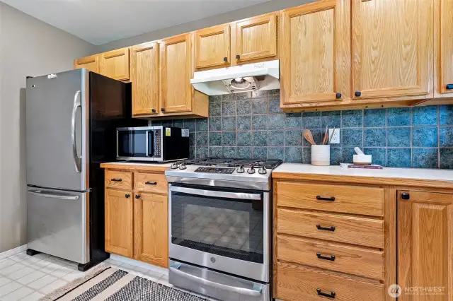 with gas stove and stainless appliances