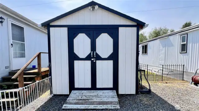 High quality shed with power and lights