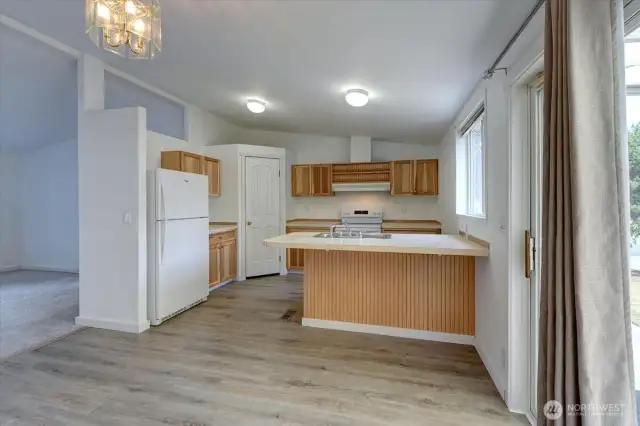 Another view of the kitchen eating bar.