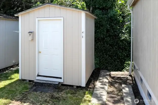 8x8 shed for added storage!