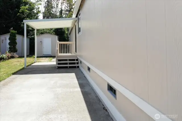 Driveway access to the home - room for a couple of cars!