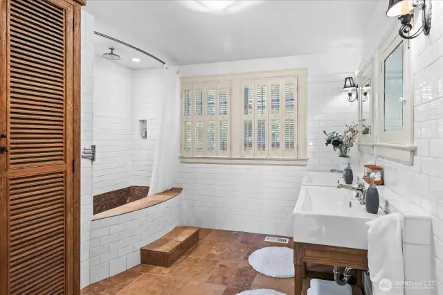 Full bath off primary