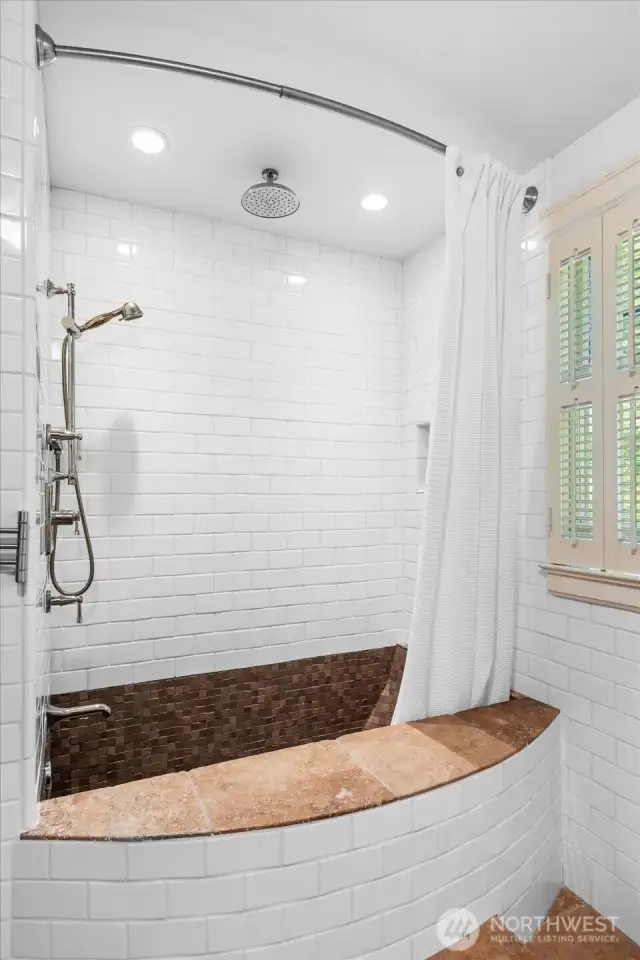 Bath off Primary