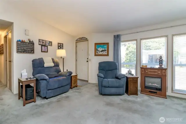 Living Quarter w/ lot of Northern Sunlight