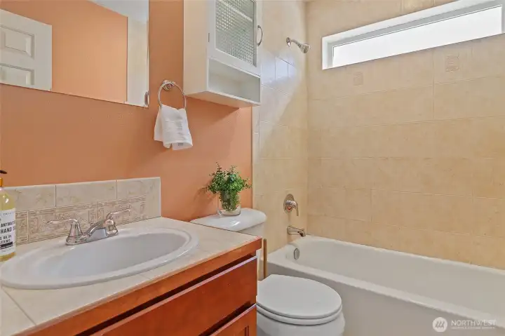 2nd full bath on upper floor