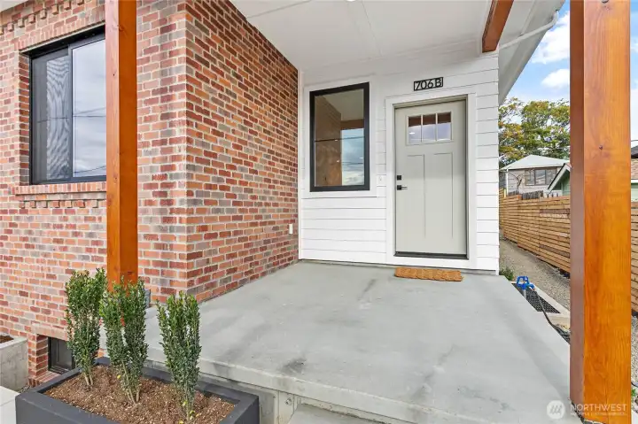 Soak up the sunshine from the south-facing front porch — the perfect spot to relax and enjoy your morning coffee with a beautiful view of Mt. Baker. This inviting space blends charm and convenience, just steps away from everything downtown!