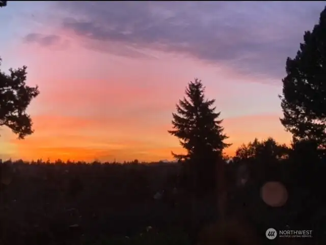 A feature you will love: Enjoy sweeping views of downtown Seattle and the Olympic Mountains  —plus gorgeous sunsets to end the day.